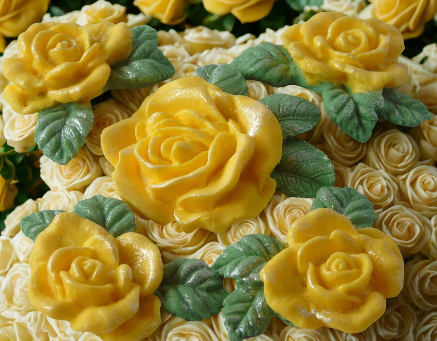 4 Glittered Rose Garland with A Large Centre Rose Cake Topper